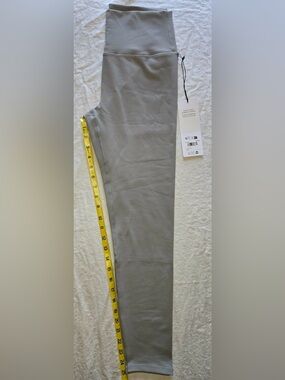 Alo Yoga 7/8 High-Waist Airbrush Legging Size Large in Lunar Grey NWT